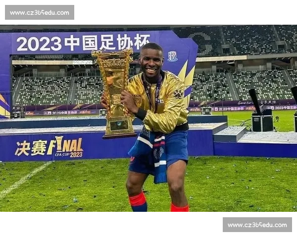 客场 2-2 申花！马马杜：为球队与球迷自豪